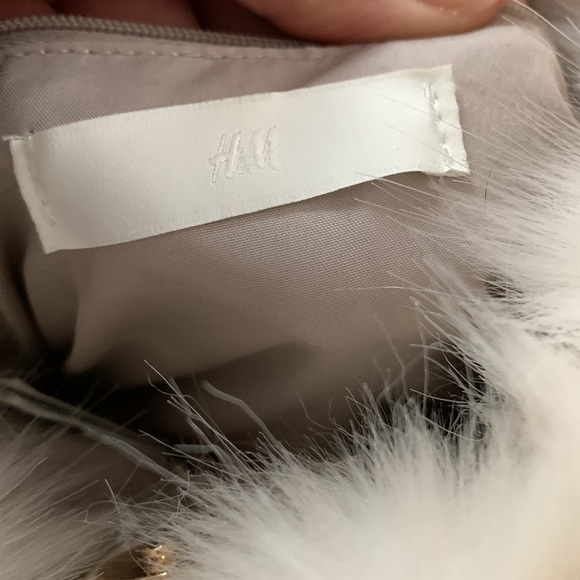 Women’s H&M Cross Body Fluffy Pocketbook - Picture 4 of 6
